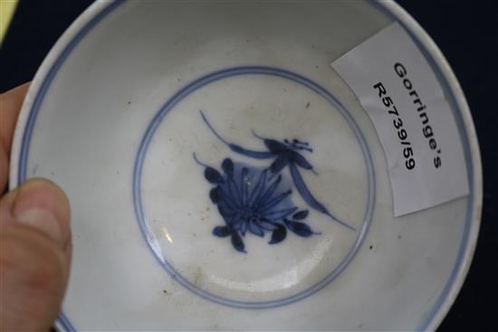 A small 19th century Chinese blue and white bowl, decorated with flowers diameter 10cm